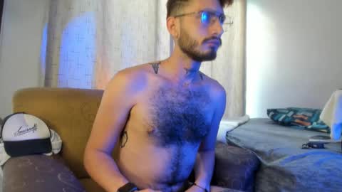 Snapshot of axelg_rose chatting on 01-26-25, 08:23 online show from 01-26-25, 08:23