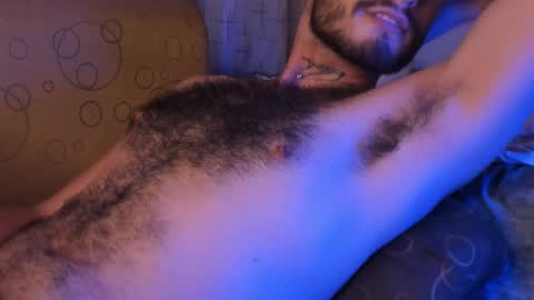 Snapshot of axelg_rose chatting on 01-26-25, 11:29 online show from 01-26-25, 11:29