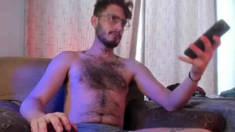 Snapshot of axelg_rose chatting on 02-02-25, 07:04 online show from 02-02-25, 07:04
