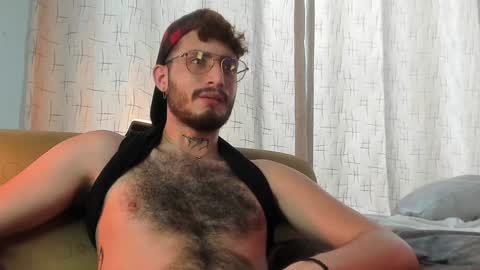 Snapshot of axelg_rose chatting on 02-03-25, 08:03 online show from 02-03-25, 08:03