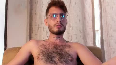 Snapshot of axelg_rose chatting on 02-22-25, 07:36 online show from 02-22-25, 07:36