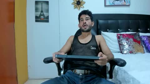 Snapshot of axell_aroon_22 chatting on 10-25-25, 02:52 AXELL online show from 10-25-25, 02:52