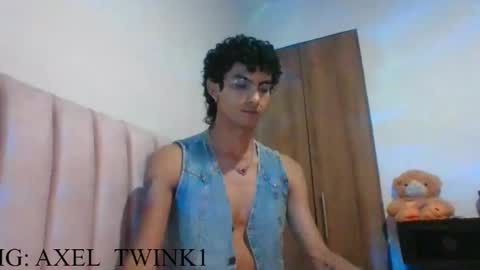 Axel  online show from 11-11-25, 12:32