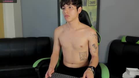 Axel Raven online show from 01-08-25, 04:54