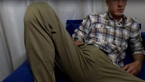 Axl online show from 09-21-25, 12:01