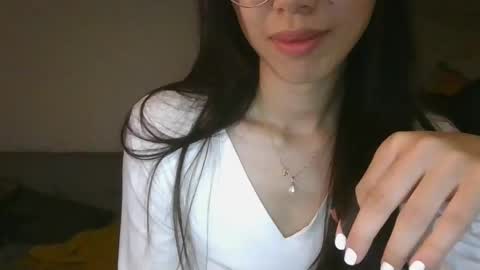 Snapshot of axuepetitt chatting on 05-04-26, 08:16 axue online show from 05-04-26, 08:16