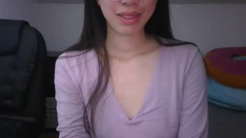 Snapshot of axuepetitt chatting on 05-14-26, 09:32 axue online show from 05-14-26, 09:32