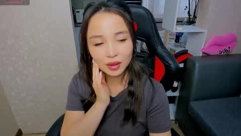 Snapshot of aya_moon chatting on 09-23-25, 05:32 Aya Moon online show from 09-23-25, 05:32