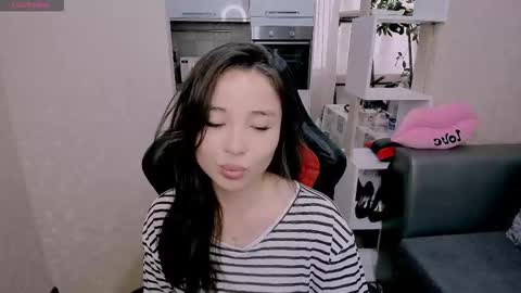 Snapshot of aya_moon chatting on 10-01-25, 04:51 Aya Moon online show from 10-01-25, 04:51