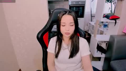 Snapshot of aya_moon chatting on 10-22-25, 04:24 Aya Moon online show from 10-22-25, 04:24