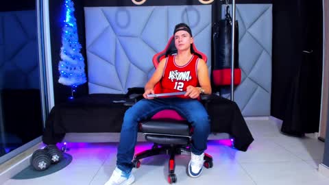 Snapshot of aydenmillerdom chatting on 12-03-24, 10:29 Ayden Miller online show from 12-03-24, 10:29