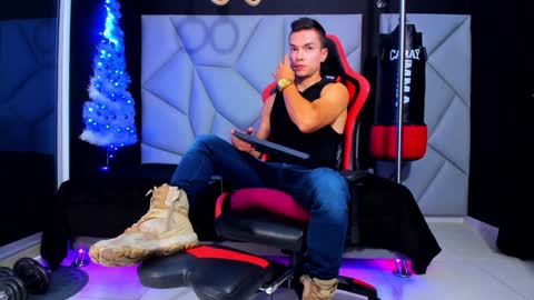 Snapshot of aydenmillerdom chatting on 12-10-24, 03:52 Ayden Miller online show from 12-10-24, 03:52