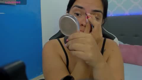 Snapshot of ayla13_ chatting on 09-27-25, 07:30 Alyda Jaramillo online show from 09-27-25, 07:30