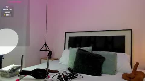 Ayla online show from 10-22-25, 02:34