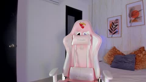 Ayleen online show from 11-30-25, 01:04