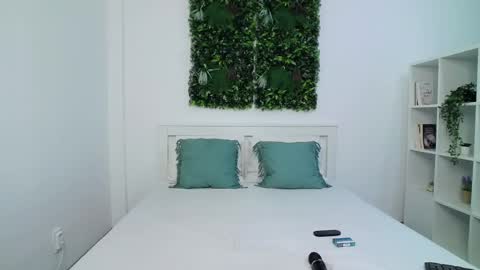 Snapshot of aylin_ross chatting on 01-13-25, 10:45 Aylin Ross online show from 01-13-25, 10:45