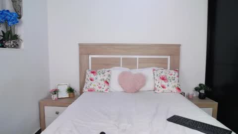 Snapshot of aylin_ross chatting on 10-17-25, 06:21 Aylin Ross online show from 10-17-25, 06:21