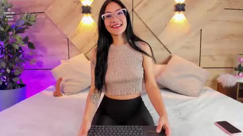 Snapshot of aylin_rousse chatting on 10-01-25, 07:31 ayllin online show from 10-01-25, 07:31