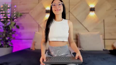 Snapshot of aylin_rousse chatting on 10-24-25, 07:43 ayllin online show from 10-24-25, 07:43