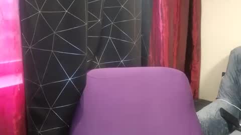Snapshot of aymarsensual chatting on 12-21-24, 10:50 Dominatrix Queen online show from 12-21-24, 10:50
