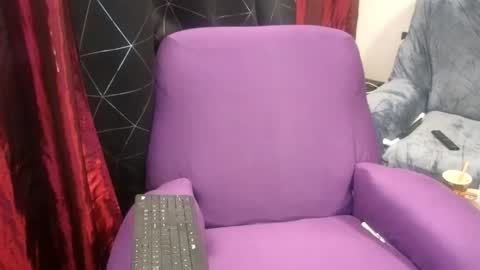 Snapshot of aymarsensual chatting on 12-22-24, 02:49 Dominatrix Queen online show from 12-22-24, 02:49