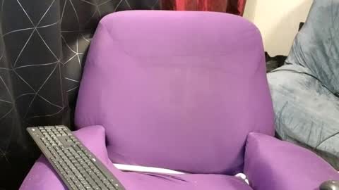 Snapshot of aymarsensual chatting on 02-02-25, 07:46 Dominatrix Queen online show from 02-02-25, 07:46