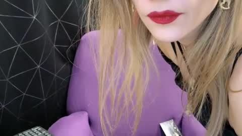 Snapshot of aymarsensual chatting on 02-05-25, 06:48 Dominatrix Queen online show from 02-05-25, 06:48