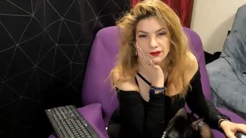 Snapshot of aymarsensual chatting on 02-18-25, 08:58 Dominatrix Queen online show from 02-18-25, 08:58