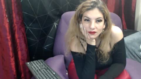Snapshot of aymarsensual chatting on 03-06-25, 06:37 Dominatrix Queen online show from 03-06-25, 06:37