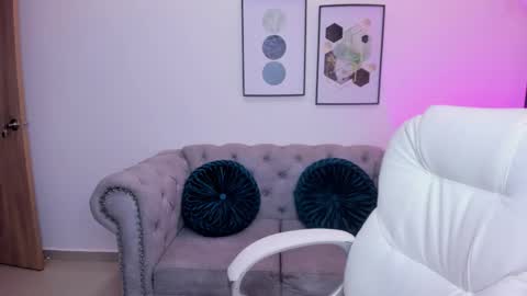 Snapshot of ayshel_cooperr chatting on 10-24-25, 04:31 ayshel_cooperr online show from 10-24-25, 04:31