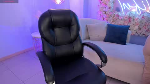 Ayshel online show from 10-10-25, 04:11