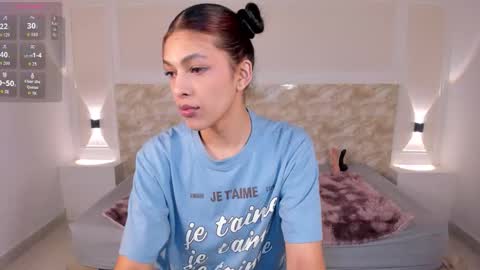 Snapshot of ayshelmoon chatting on 09-16-25, 12:06 ayshelmoon online show from 09-16-25, 12:06