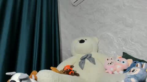 Ayumi online show from 09-29-25, 08:46