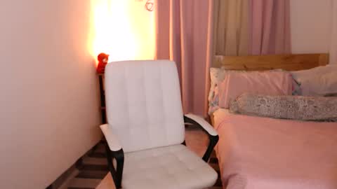 Lina online show from 12-17-25, 01:33