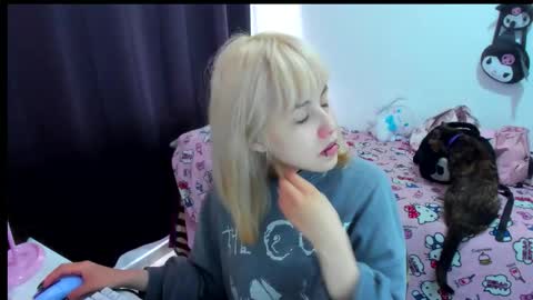 Azu Moure online show from 12-14-25, 02:44