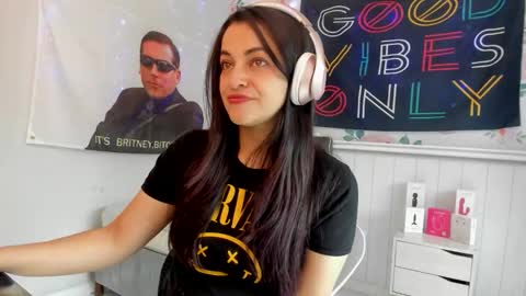 Azucena R online show from 10-18-25, 03:13