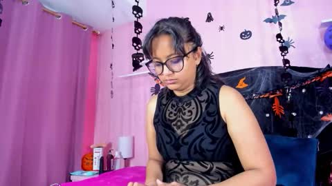 Snapshot of azul_moon chatting on 10-29-25, 05:10 azul_moon online show from 10-29-25, 05:10