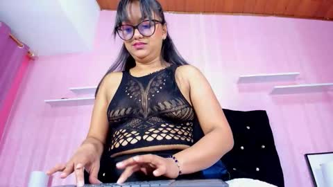 Snapshot of azul_moon chatting on 11-21-25, 05:06 azul_moon online show from 11-21-25, 05:06