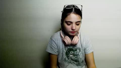 azumi_chan_ online show from 12-22-25, 10:51