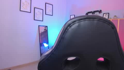 Azurra  online show from 10-18-25, 08:42