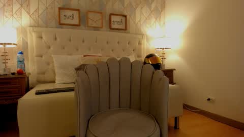 Anny online show from 10-13-25, 01:22