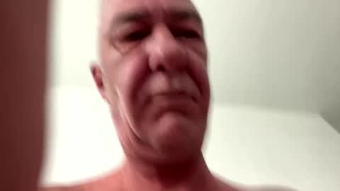 Snapshot of b_benito chatting on 05-24-26, 10:09 benito online show from 05-24-26, 10:09