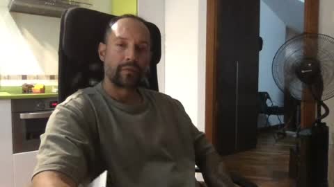Snapshot of babakeror chatting on 07-28-26, 09:58 BKR online show from 07-28-26, 09:58