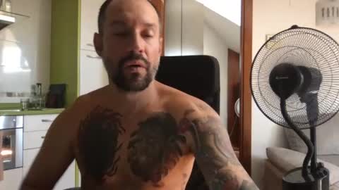 Snapshot of babakeror chatting on 07-31-26, 01:43 BKR online show from 07-31-26, 01:43