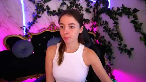 Snapshot of babe_dollie chatting on 09-22-25, 07:32 Babe online show from 09-22-25, 07:32
