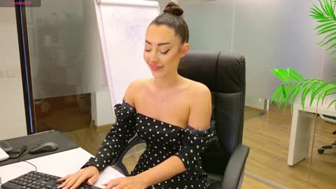 Olivia and Lexi online show from 03-07-25, 05:18