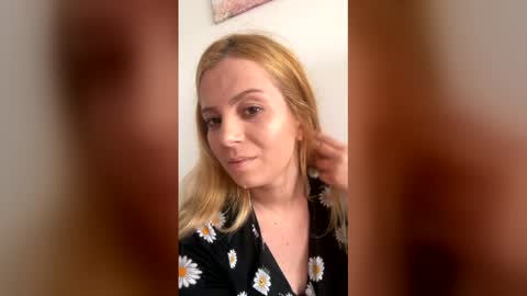 Snapshot of baby_blondee chatting on 06-01-26, 11:34 Baby Blonde online show from 06-01-26, 11:34