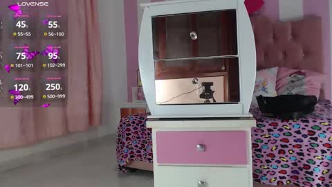 zaleya online show from 11-10-25, 01:04