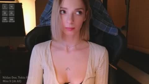 baby gopn1k online show from 12-19-25, 05:14