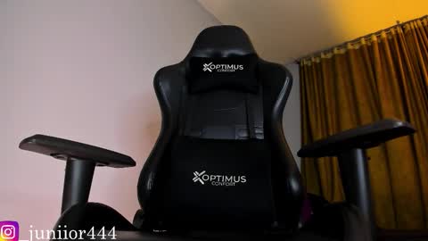 Junior       Independent Model online show from 01-08-26, 03:42